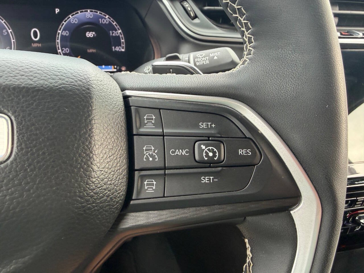 Used 2023 Jeep Grand Cherokee Laredo w/ Luxury Tech Group I AWD/4WD image 14