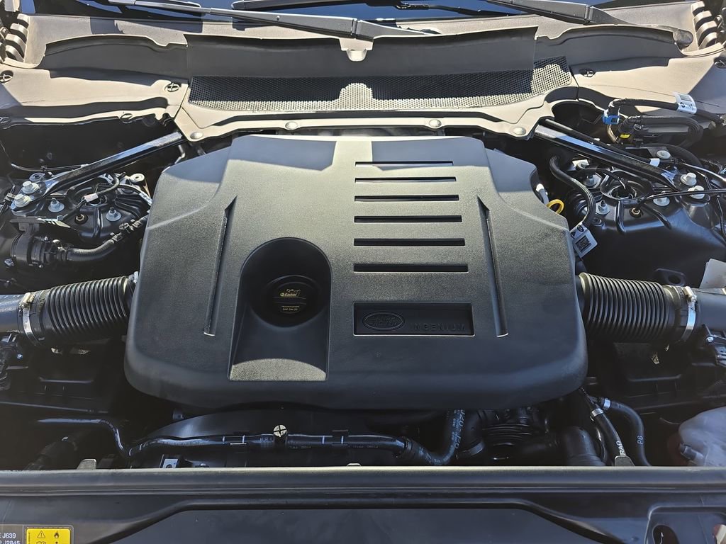 Used 2025 Land Rover Discovery Dynamic SE image 33