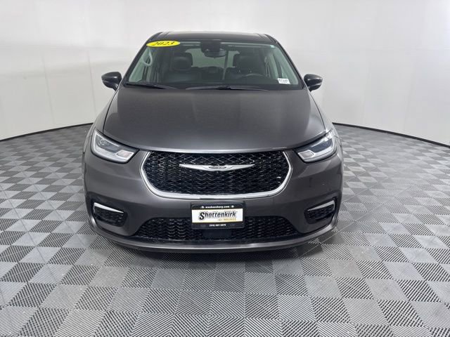Used 2023 Chrysler Pacifica Touring-L image 8