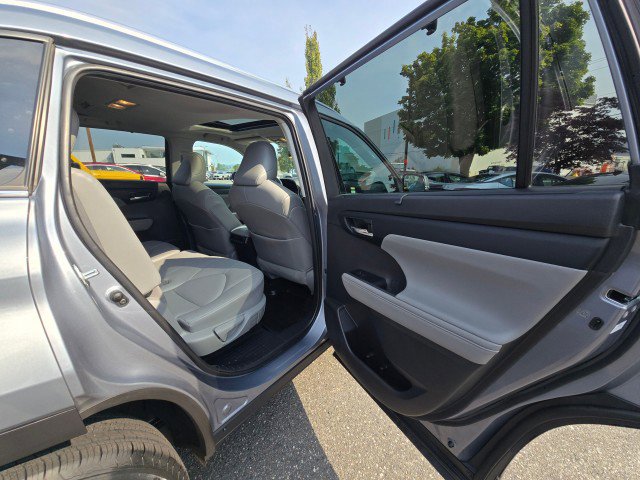 Used 2021 Toyota Highlander XLE image 13