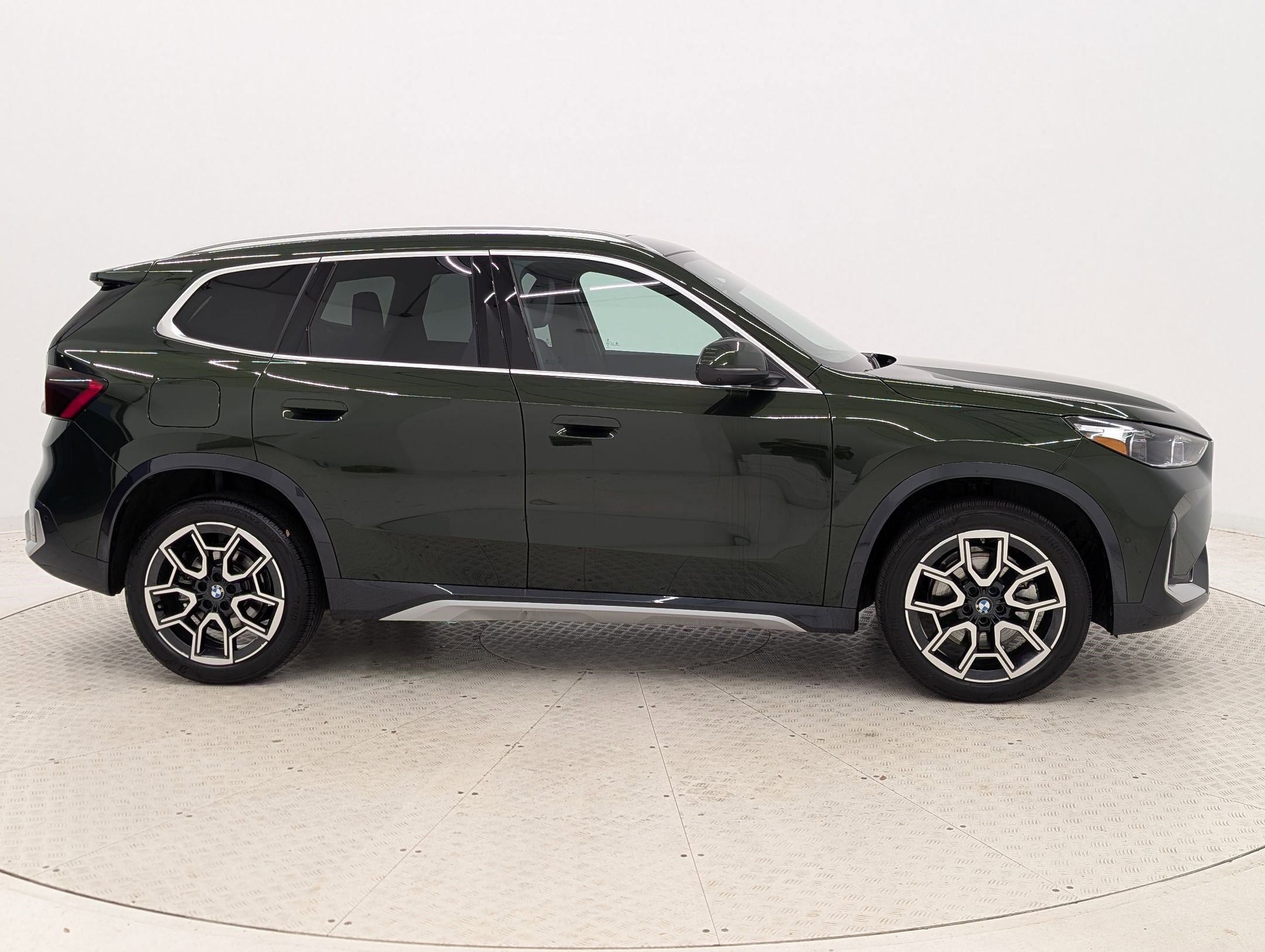 Used 2025 BMW X1 xDrive28i w/ Technology Package AWD/4WD image 8