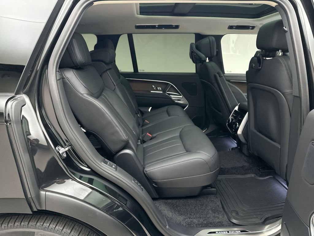 New 2026 Land Rover Range Rover Long Wheelbase SE image 7
