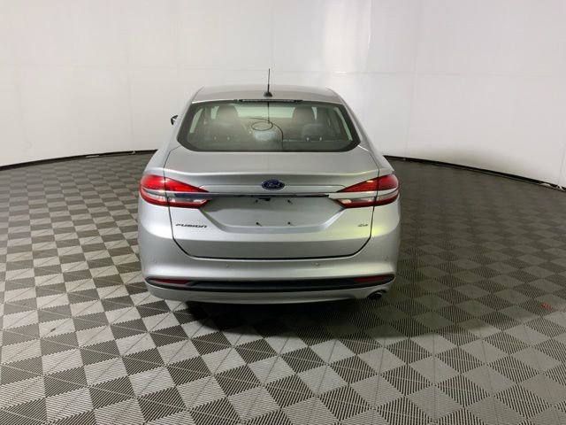 Used 2017 Ford Fusion SE w/ Fusion SE Technology Package image 10