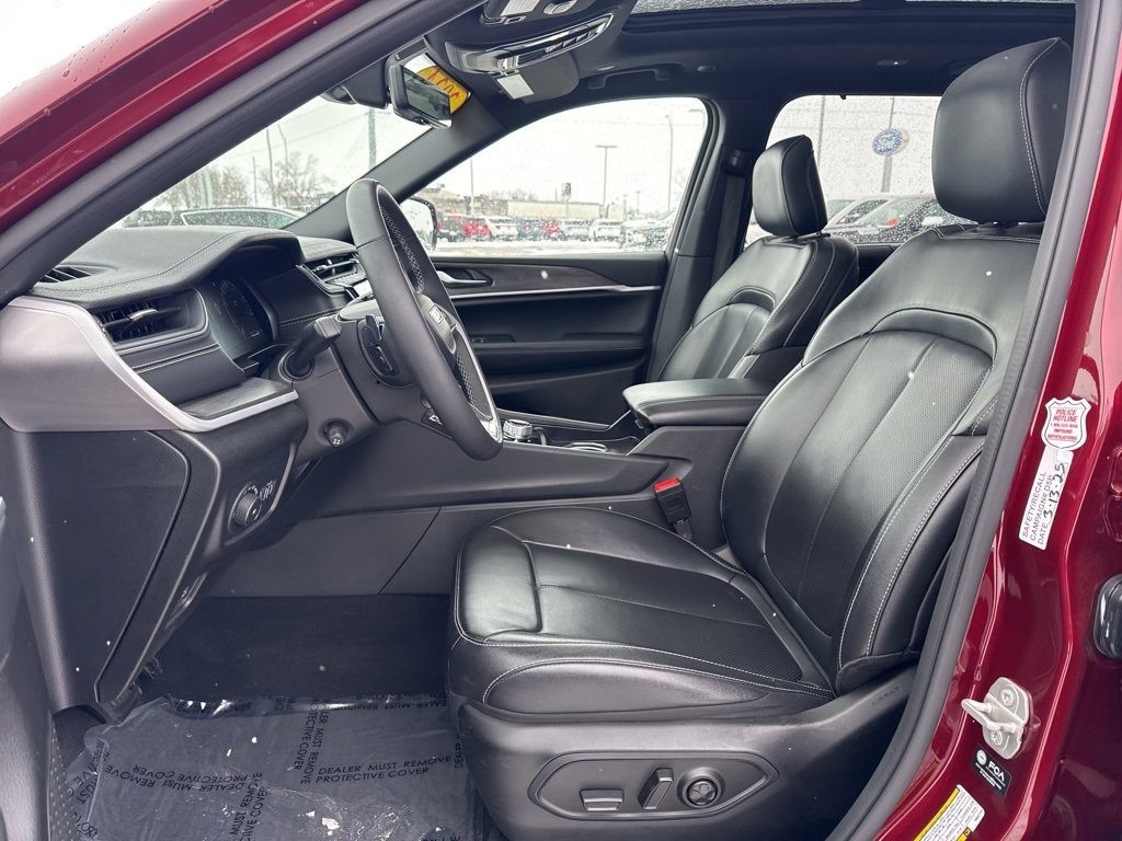 Certified 2024 Jeep Grand Cherokee L Limited w/ Luxury Tech Group II image 4