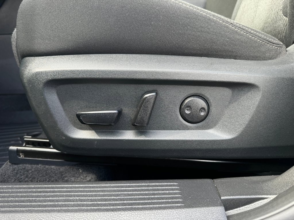 Used 2025 Nissan Rogue SV AWD/4WD image 10