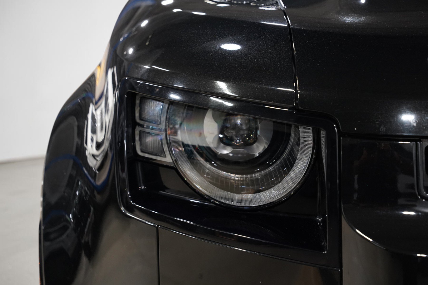 Used 2023 Land Rover Defender 110 X-Dynamic SE AWD/4WD image 18