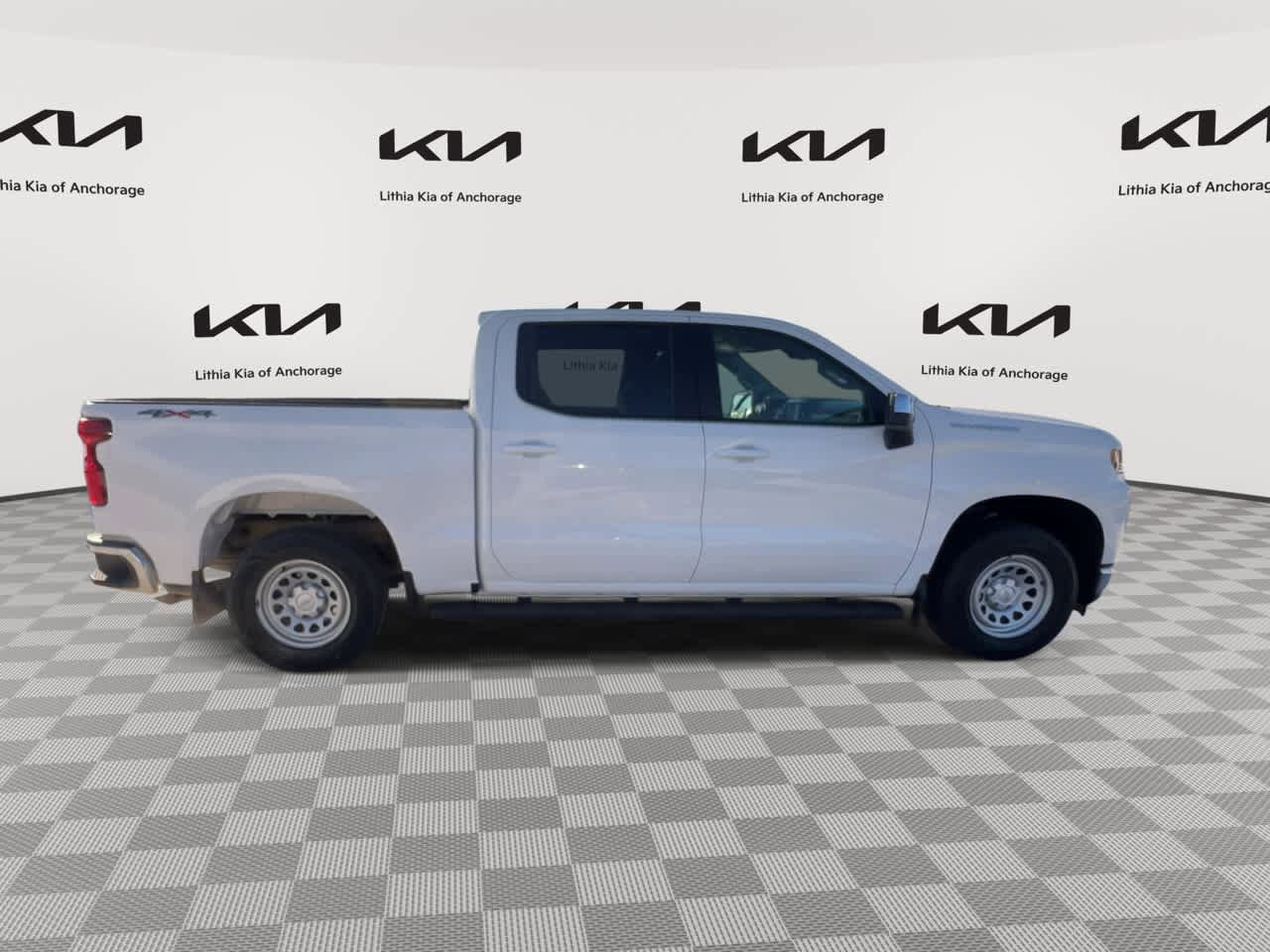 Used 2022 Chevrolet Silverado 1500 LT w/ Safety Package image 2