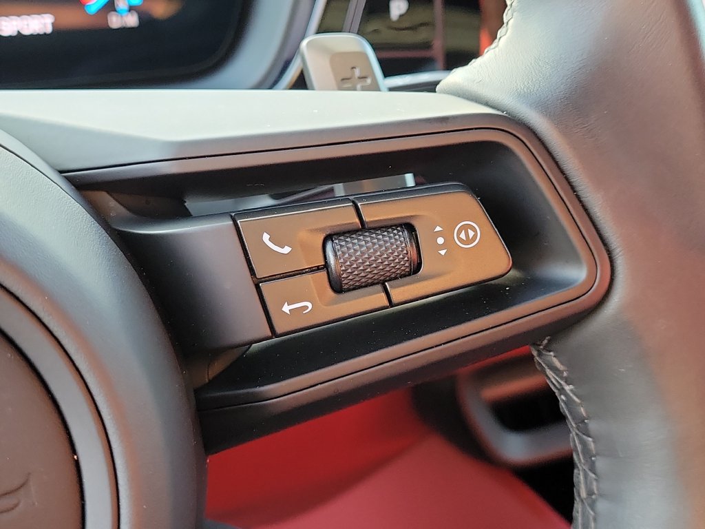Certified 2026 Porsche Cayenne AWD/4WD image 34