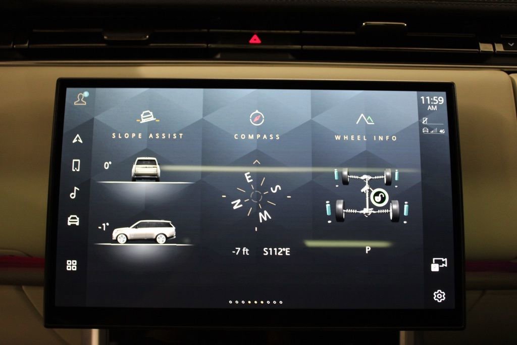 Certified 2023 Land Rover Range Rover SE image 24