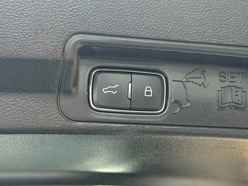 Used 2022 Ford Explorer Limited w/ Equipment Group 301A RWD image 21