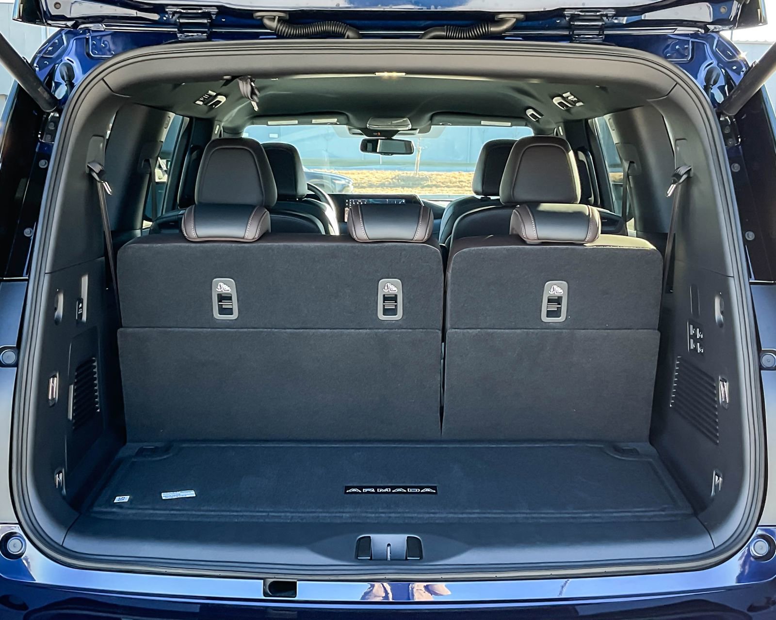 New 2025 Nissan Armada SL w/ Captain's Chari Seat Package image 9