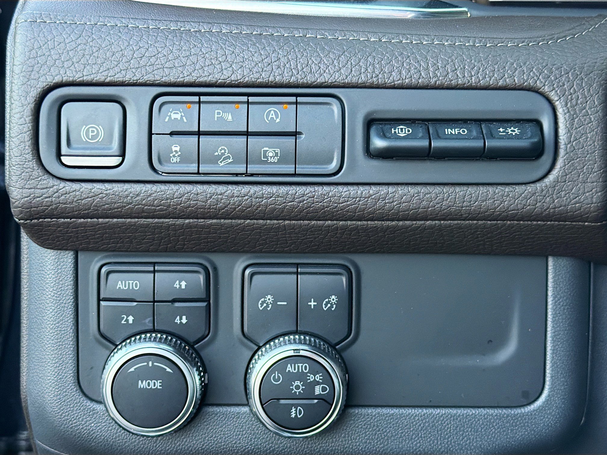 Used 2023 GMC Yukon Denali AWD/4WD image 36