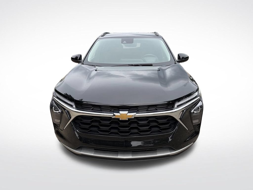 Used 2024 Chevrolet Trax LT w/ Driver Confidence Package FWD image 2