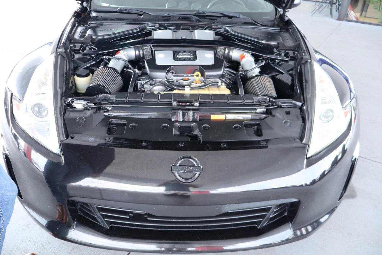 Used 2017 Nissan 370Z Coupe RWD image 32