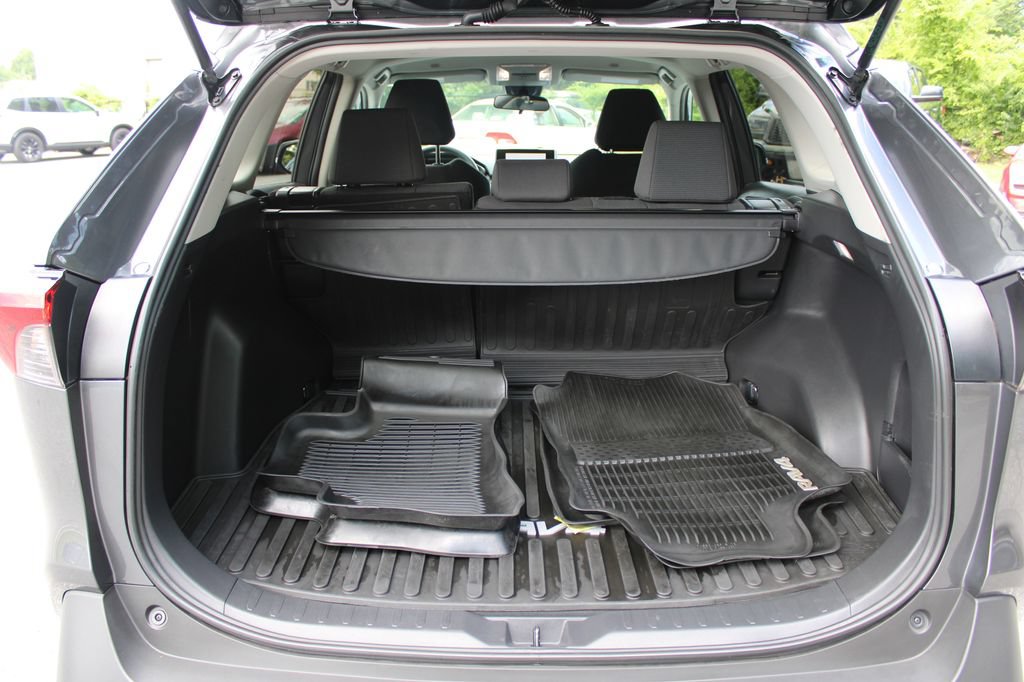 Used 2023 Toyota RAV4 LE AWD/4WD image 29