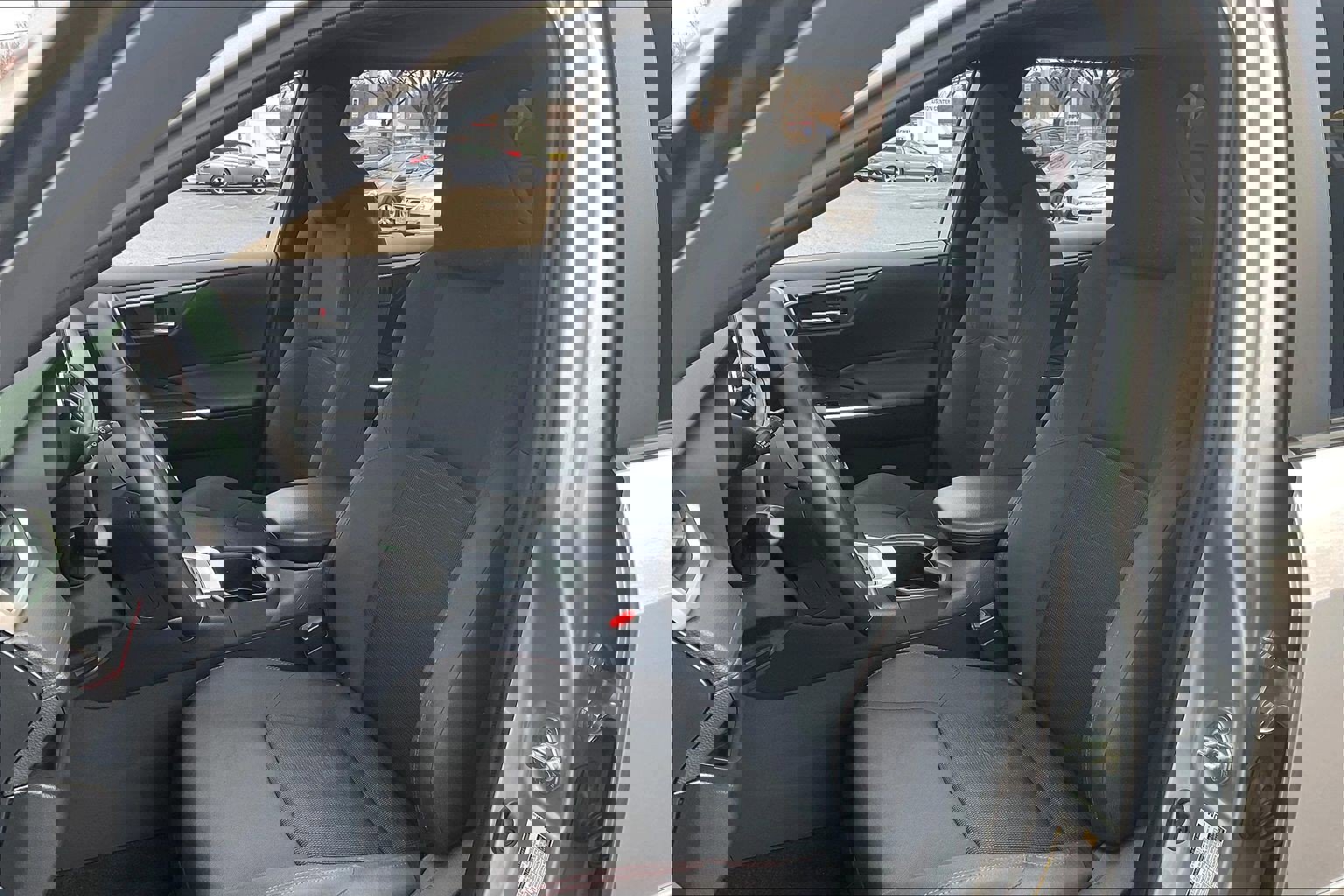 Used 2023 Toyota RAV4 SE image 30