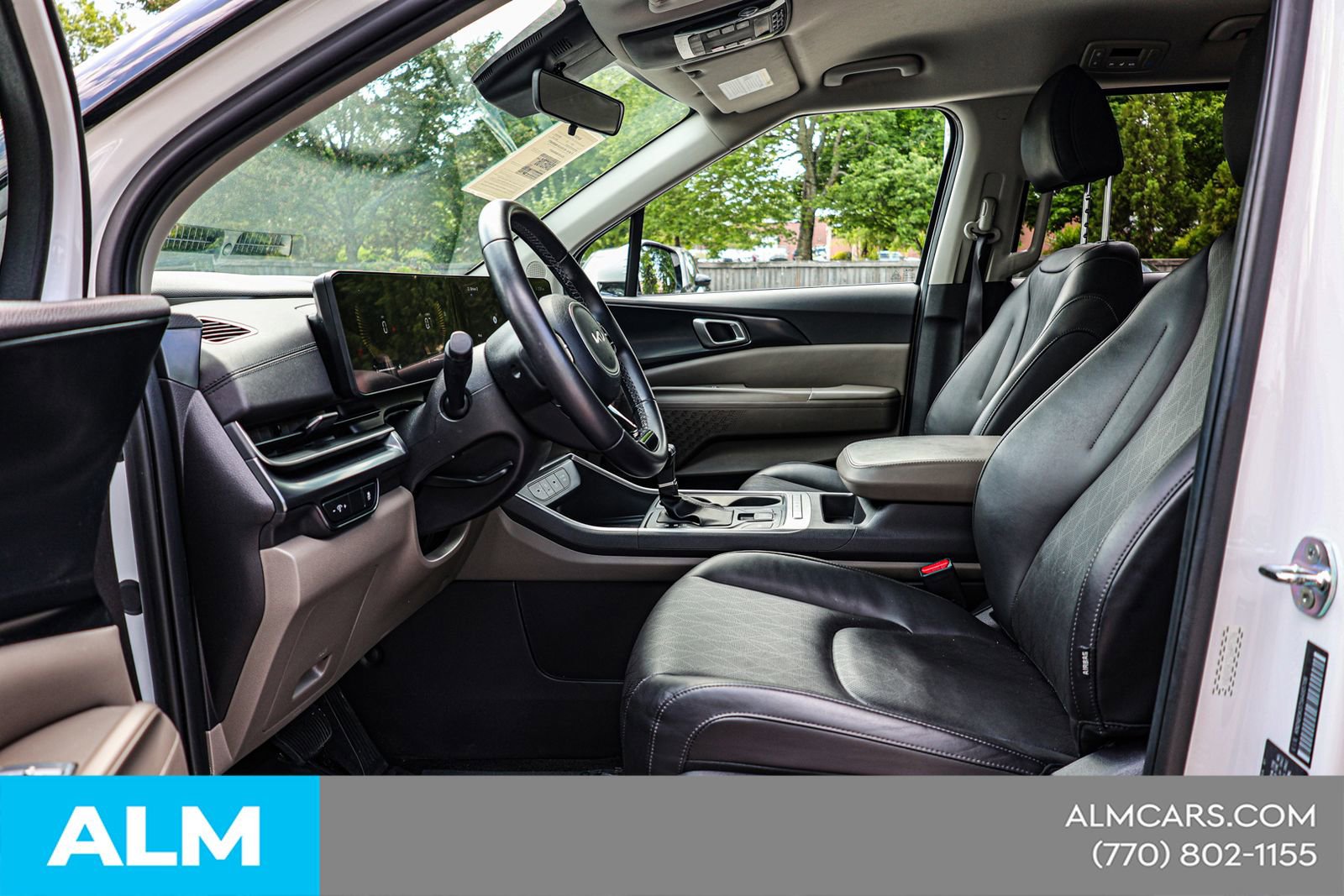 Used 2025 Kia Carnival FWD image 18