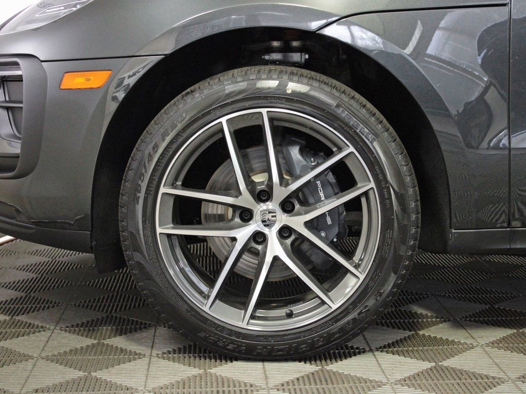 Certified 2025 Porsche Macan image 37