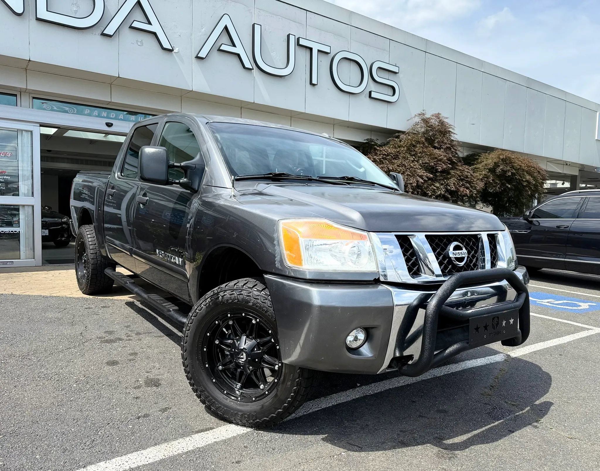 Used 2008 Nissan Titan SE AWD/4WD image 1