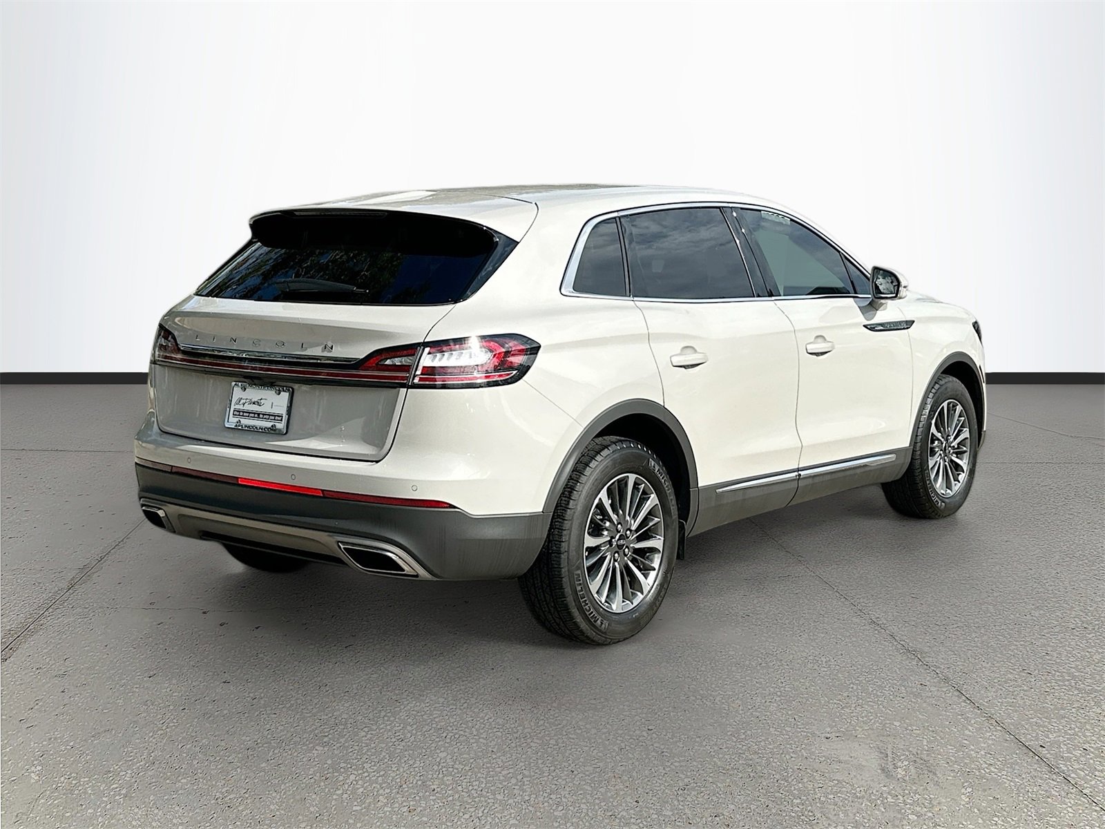Used 2023 Lincoln Nautilus AWD w/ Premium Package image 7