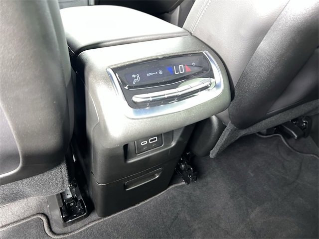 Used 2025 Cadillac XT6 Luxury image 22