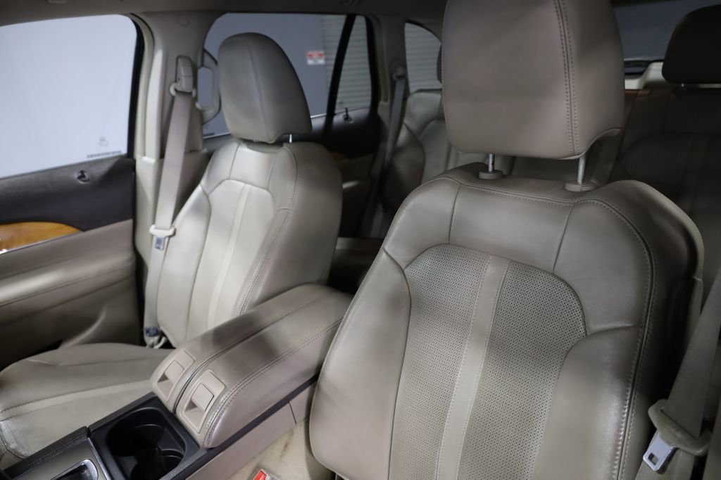 Used 2011 Lincoln MKX 2WD w/ Wood Pkg image 17