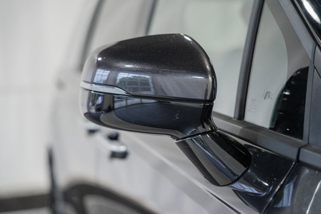 Used 2025 Kia Carnival FWD image 15