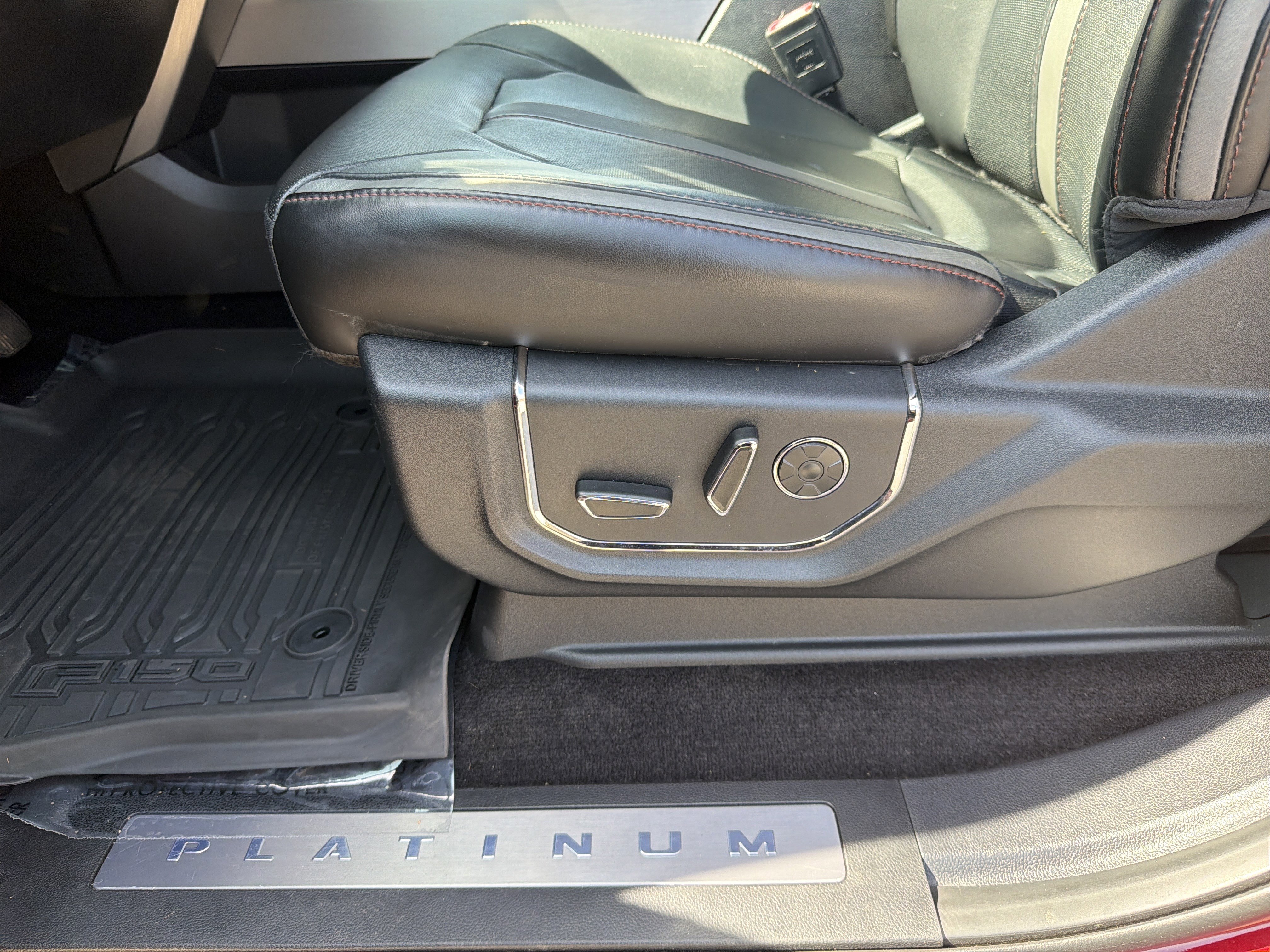 Used 2018 Ford F150 Platinum w/ Equipment Group 701A Luxury image 11