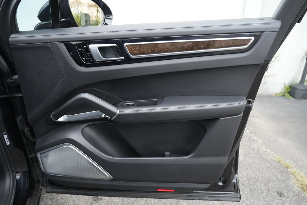 Used 2019 Porsche Cayenne Turbo AWD/4WD image 37