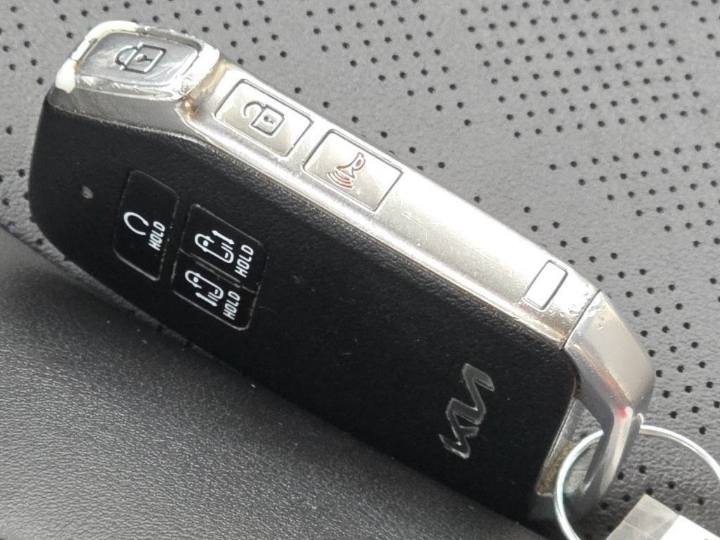 Used 2022 Kia Carnival LX FWD image 56