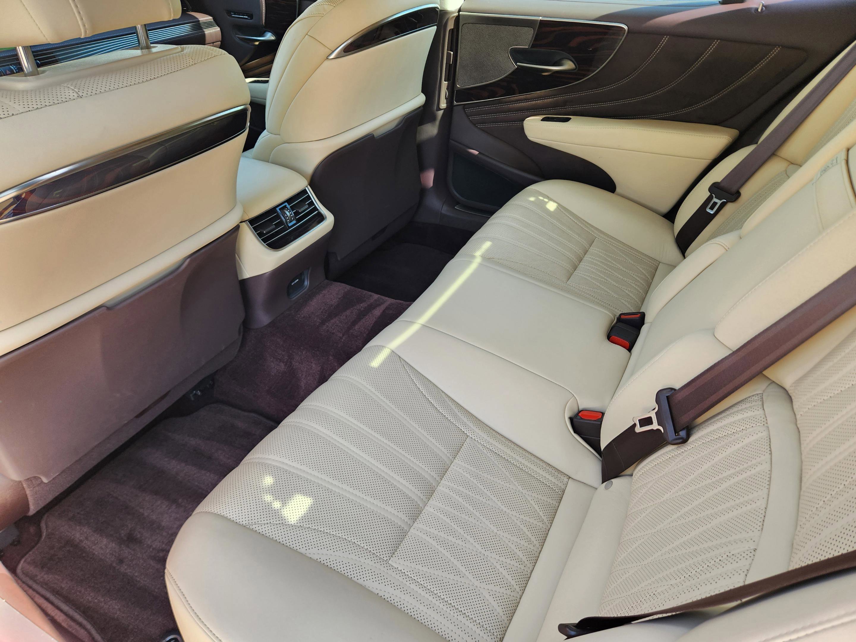 Used 2018 Lexus LS 500 w/ Interior Upgrade Package image 32