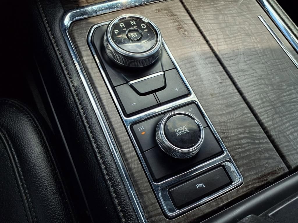 Used 2020 Ford Expedition Limited image 16
