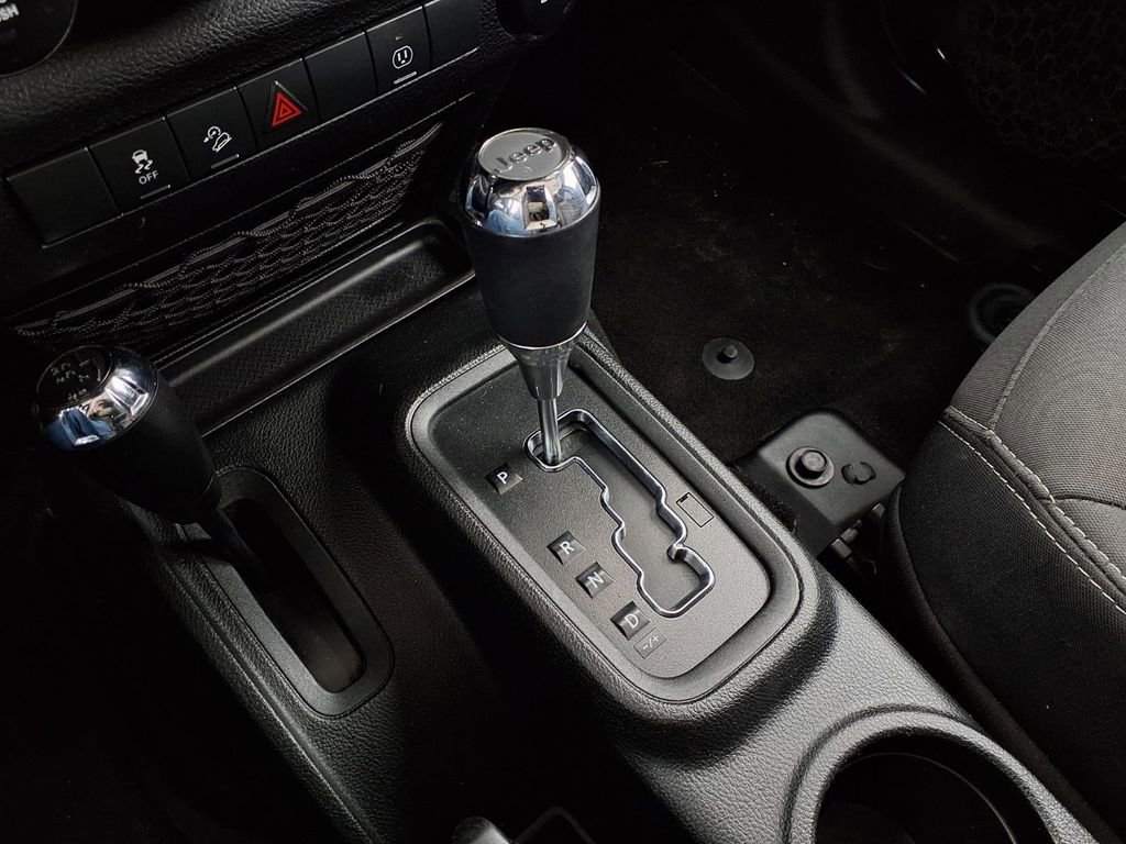 Used 2018 Jeep Wrangler Unlimited Rubicon w/ Connectivity Group image 10