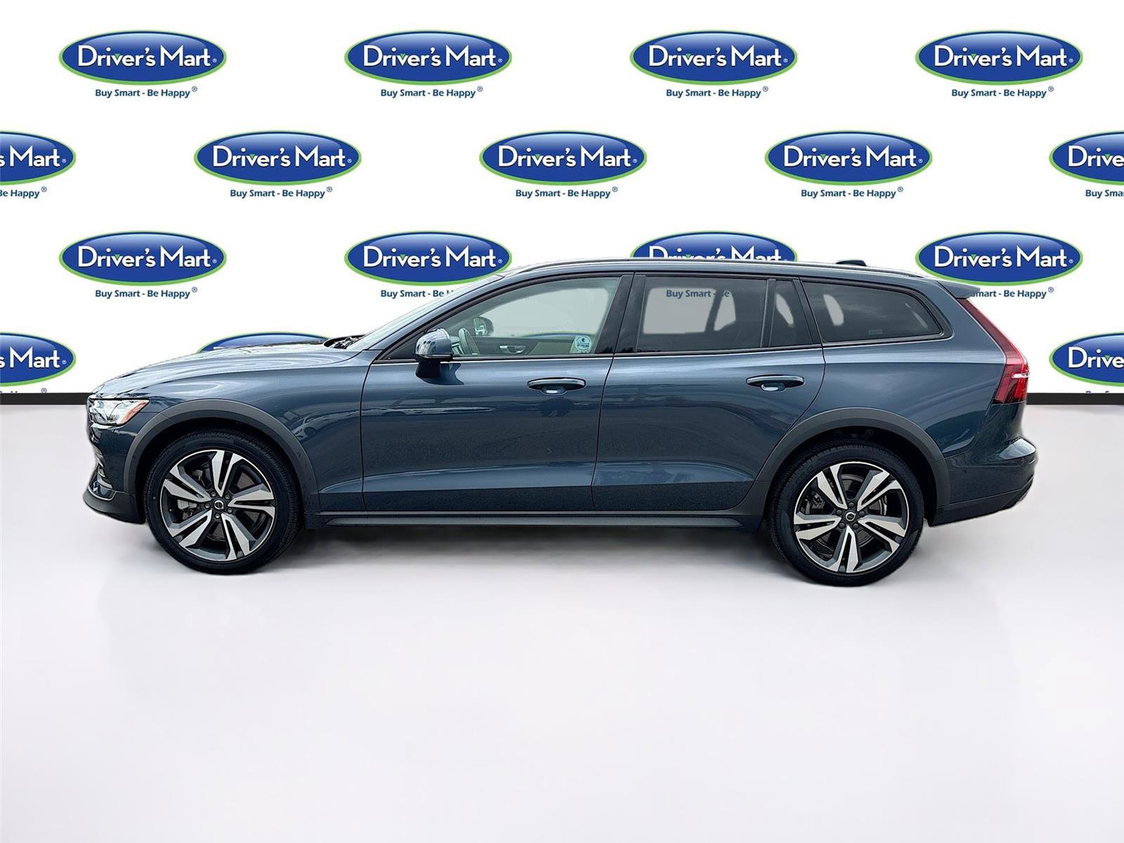 Used 2025 Volvo V60 B5 Cross Country Plus AWD/4WD image 4