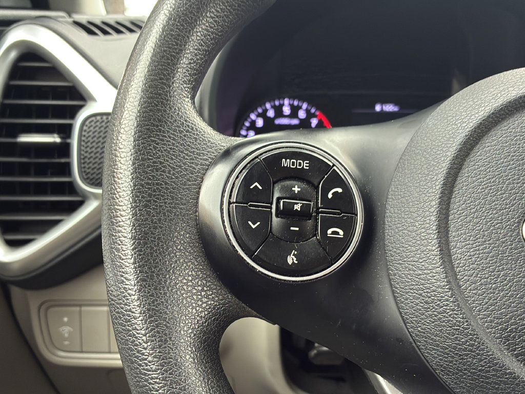 Used 2020 Kia Soul LX FWD image 29