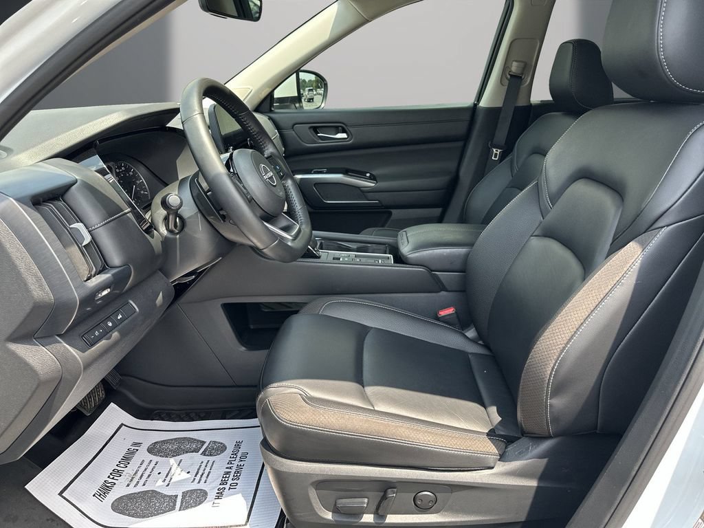 Used 2025 Nissan Pathfinder SL w/ SL Premium Package FWD image 13