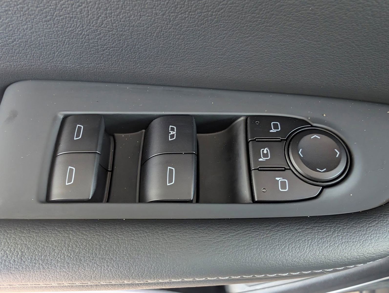 Certified 2025 Buick Enclave Preferred image 8