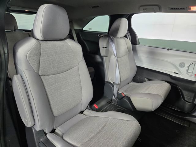 Used 2025 Toyota Sienna LE image 36