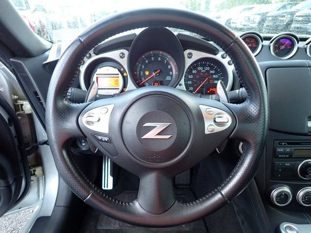 Used 2010 Nissan 370Z Roadster RWD image 23