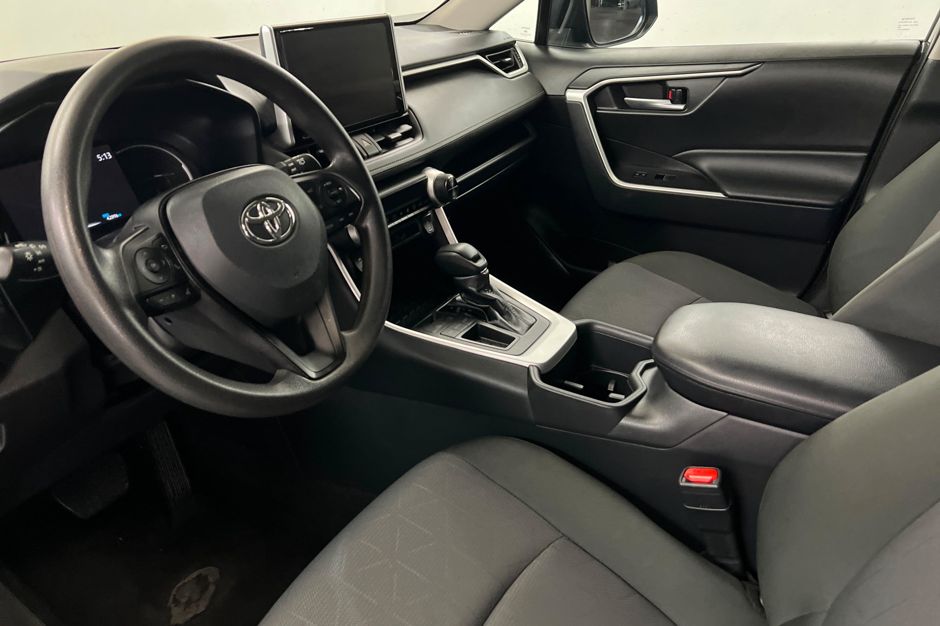 Used 2025 Toyota RAV4 XLE FWD image 16