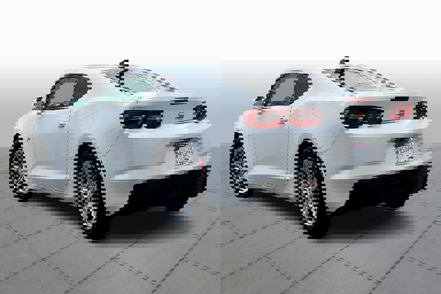 Used 2020 Chevrolet Camaro LT w/ Technology Package RWD image 12