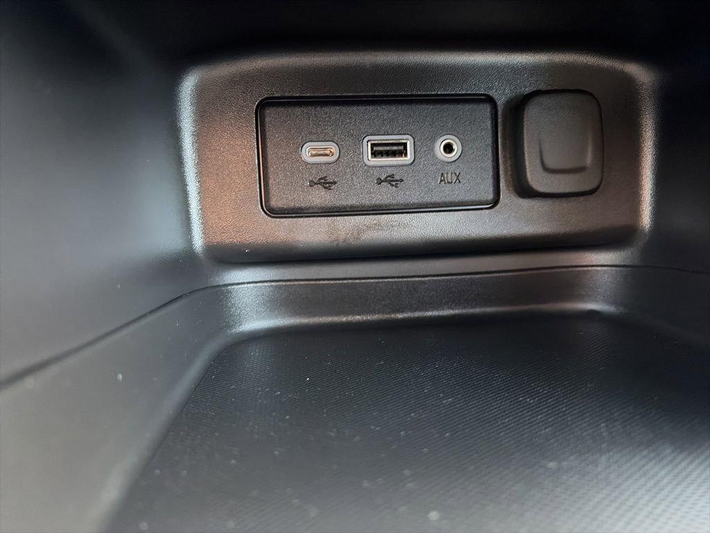 Certified 2024 Chevrolet Equinox LT w/ LPO, Floor Liner Package image 31