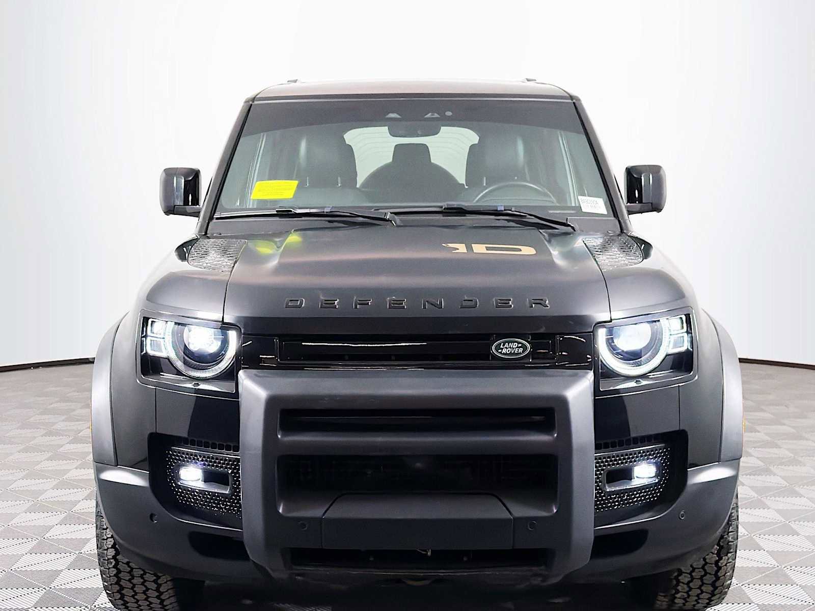 Used 2023 Land Rover Defender 130 SE image 2
