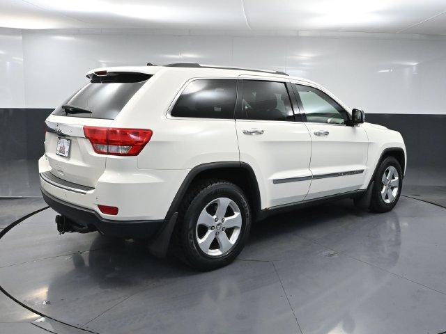 Used 2011 Jeep Grand Cherokee Limited AWD/4WD image 3