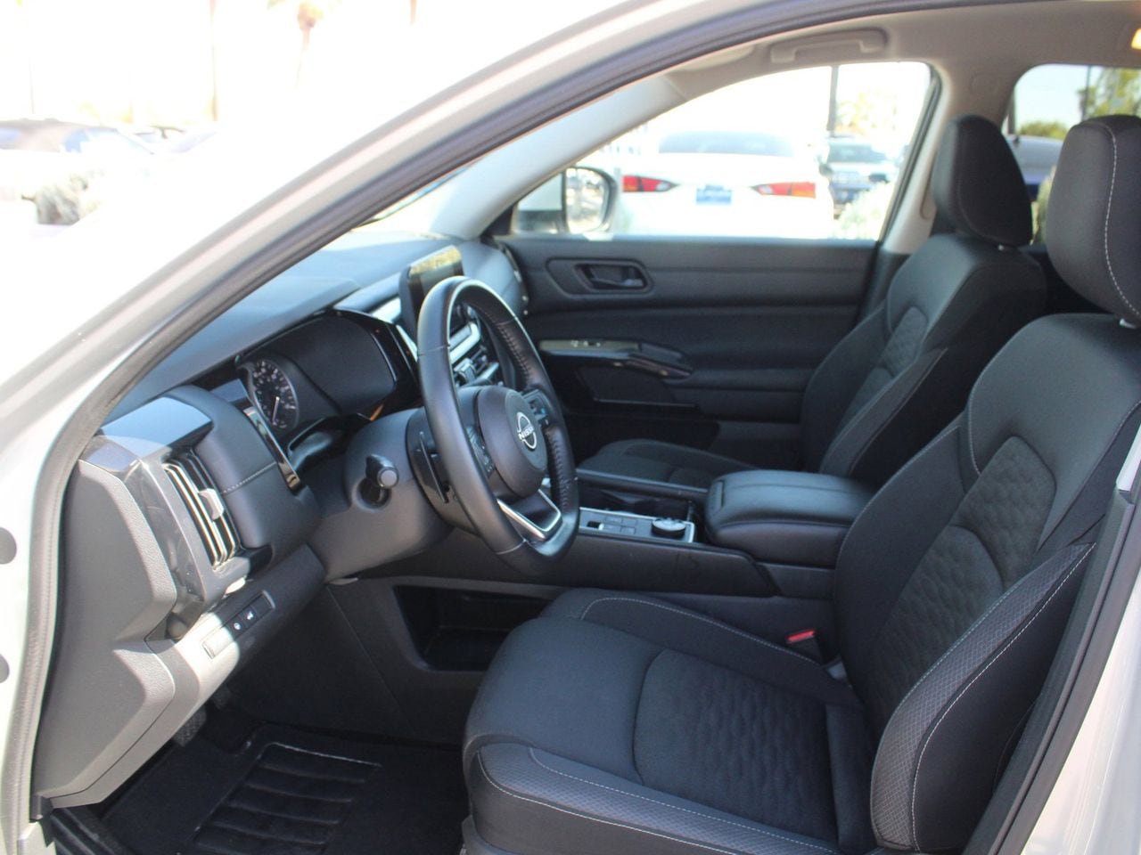 Used 2025 Nissan Pathfinder SV AWD/4WD image 10