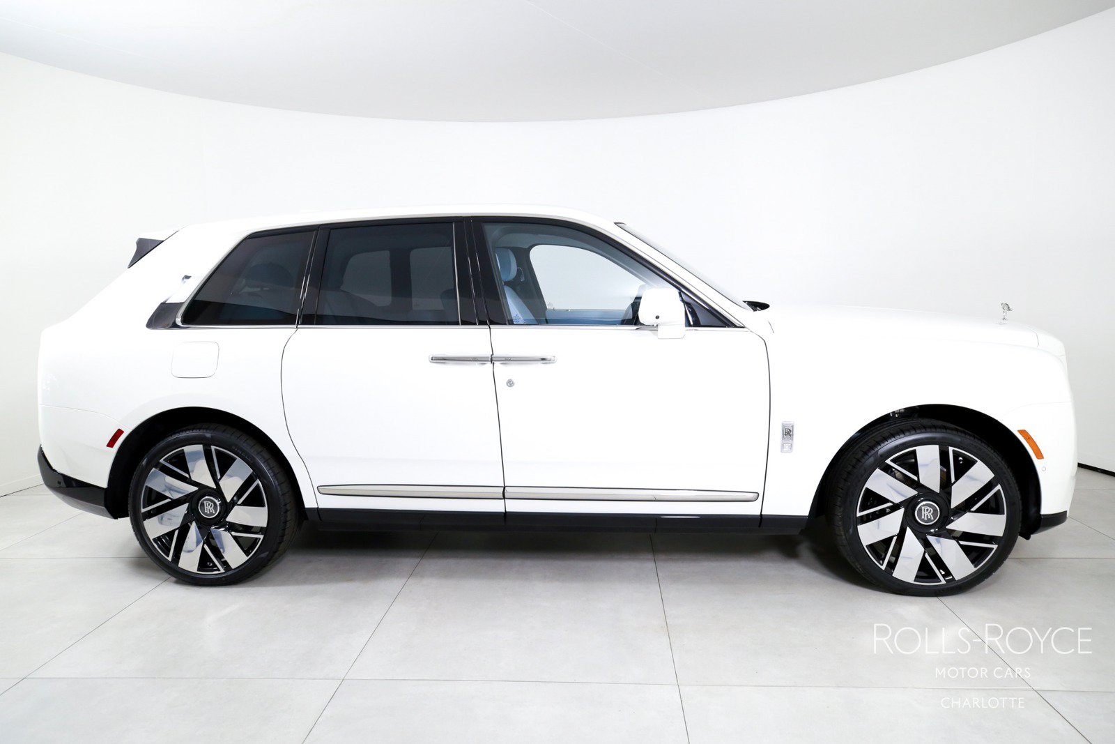 New 2026 Rolls-Royce Cullinan AWD/4WD image 10
