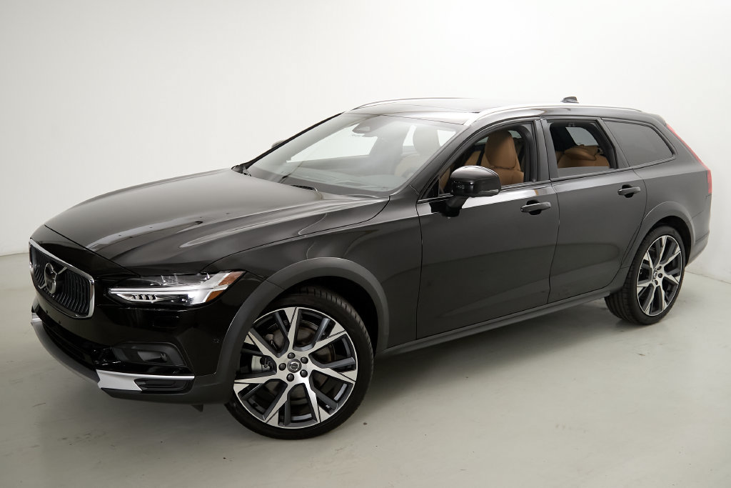 Certified 2025 Volvo V90 B6 Cross Country Ultra AWD/4WD image 3
