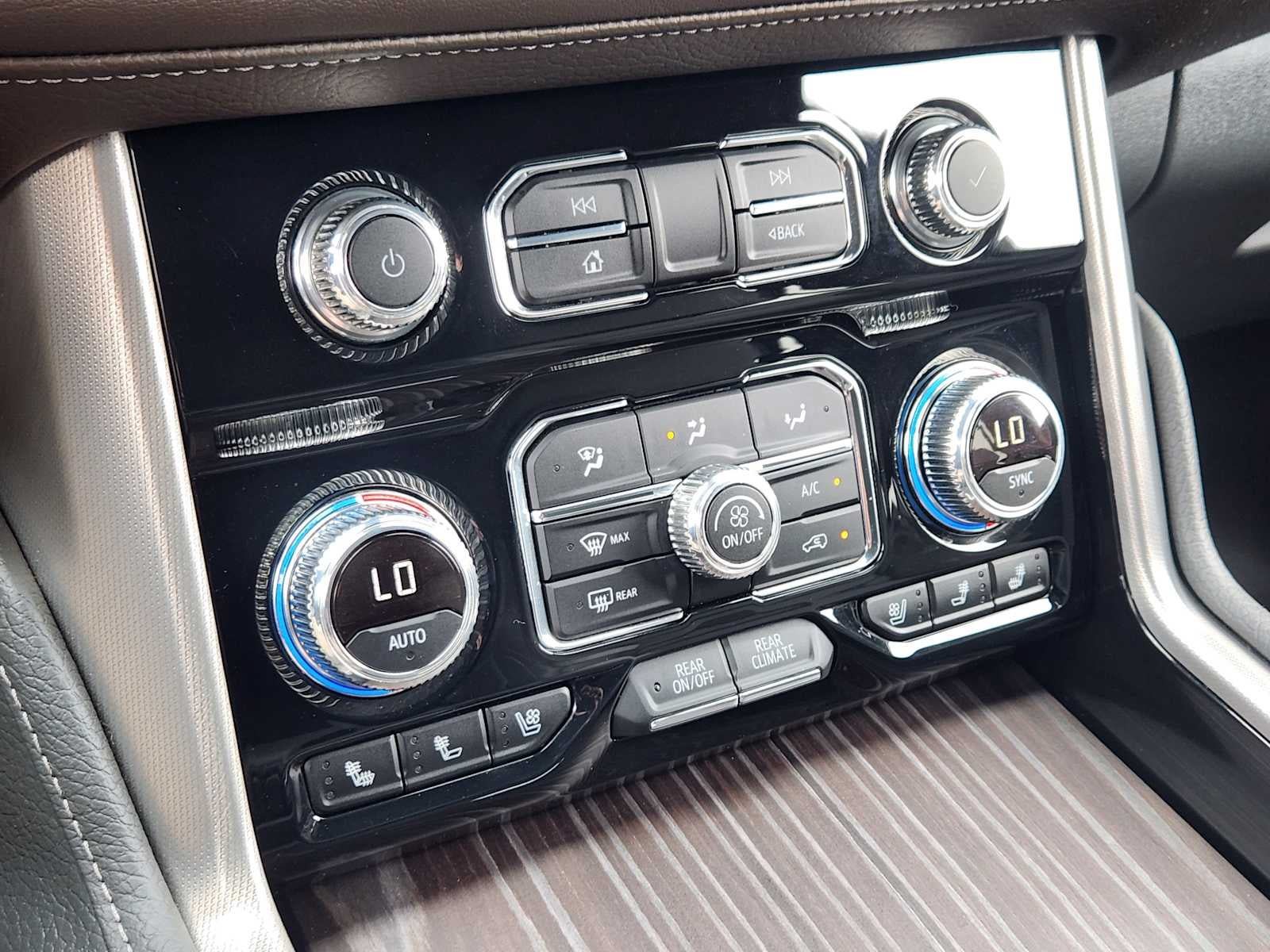 Used 2024 GMC Yukon XL Denali AWD/4WD image 24