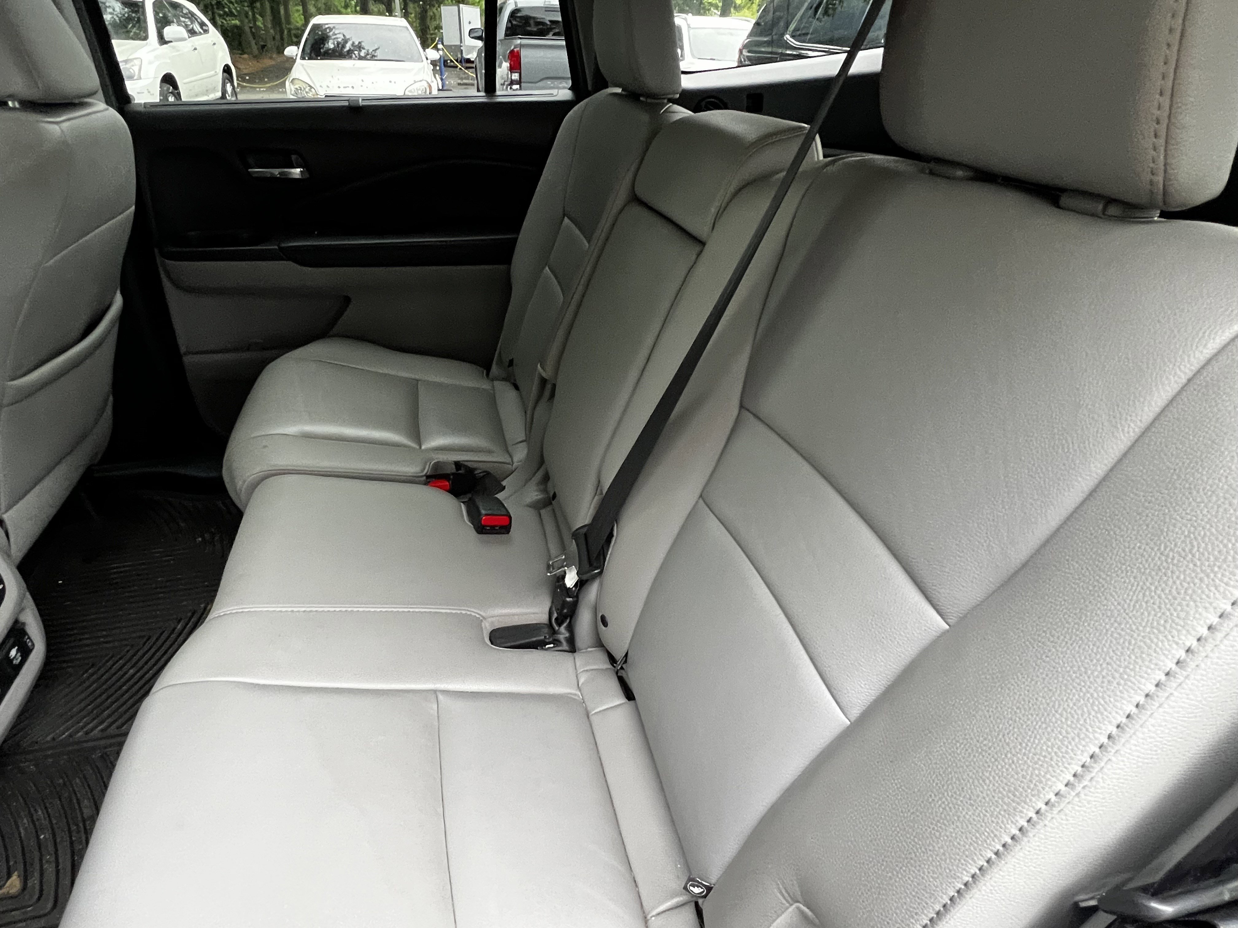 Used 2017 Honda Pilot Touring image 32