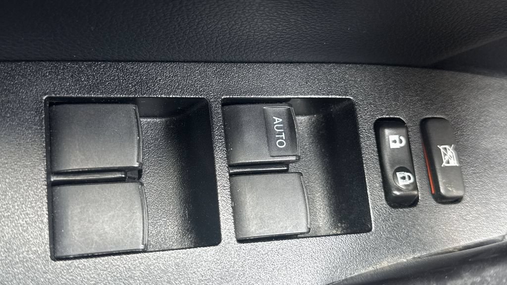 Used 2017 Toyota Corolla SE FWD image 34